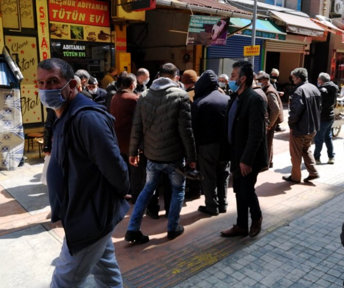 Samsun'da uyarıları dikkate almayan kalabalığa polis ceza kesti