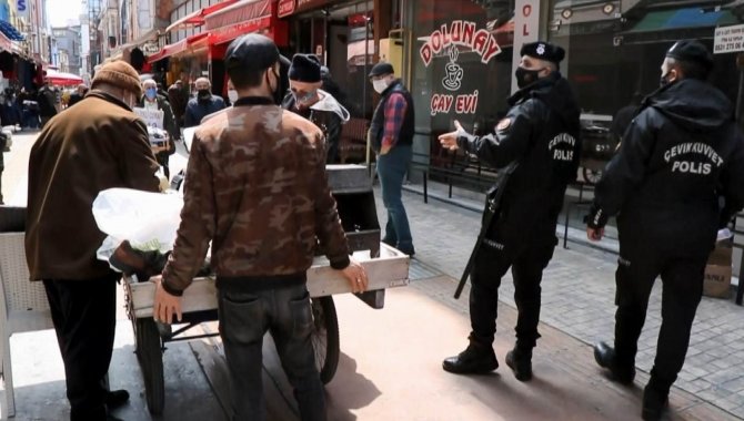 Samsun'da uyarıları dikkate almayan kalabalığa polis ceza kesti