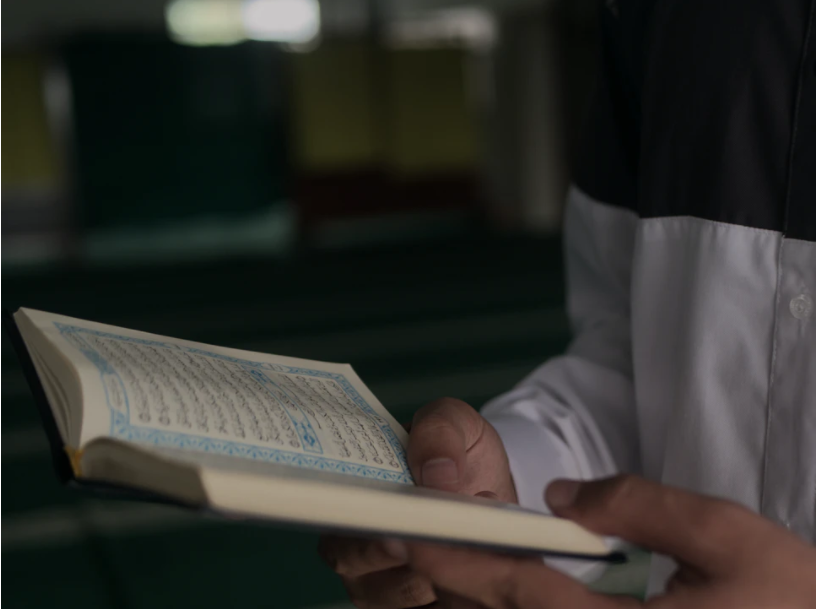 Tükürük yutmak orucu bozar mı? | Oruçta tükürük yutmak orucu bozar mı Diyanet