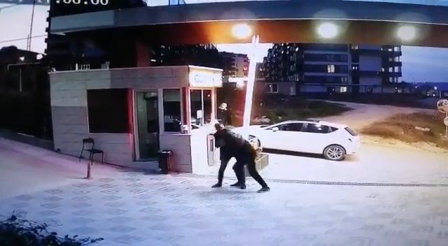 Yeğeni kaybolduğu gerekçesiyle sitenin güvenliğini darp etti