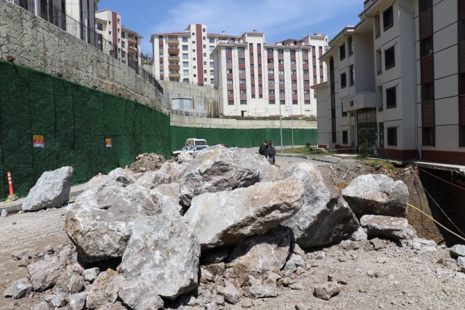 Zonguldak'ta bir sitenin yolu çöktü: Bölgede tadilat çalışmaları başlatıldı