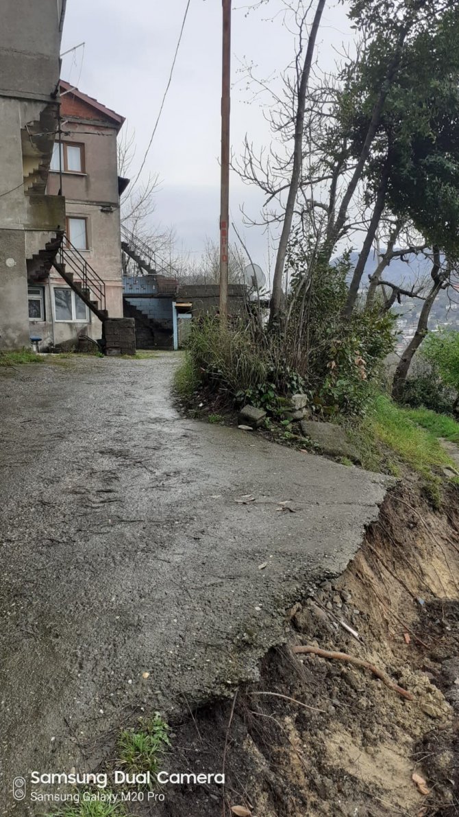 Zonguldak'ta gerçekleşen heyelan sonrası istinat duvarı çalışmaları başladı