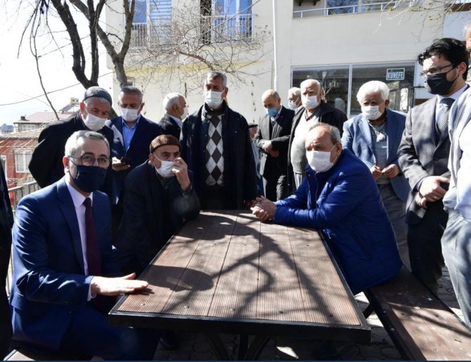 Vatandaşın talebi üzerine belediye parkı yeniliyor