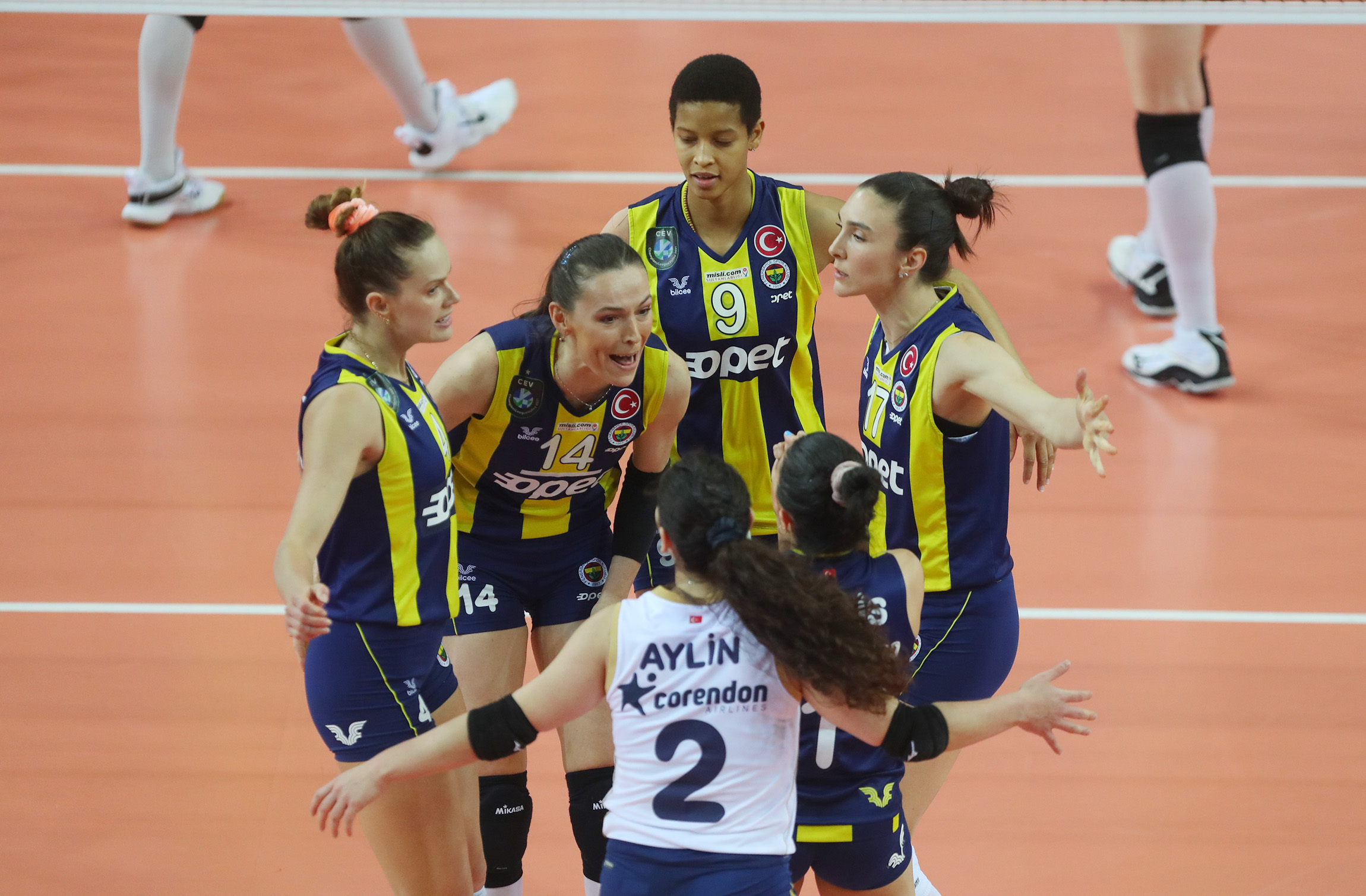 Koronavirüs şampiyonluktan etti: 12 vaka! Fenerbahçe Opet, Vakıfbank maçına çıkmayacak