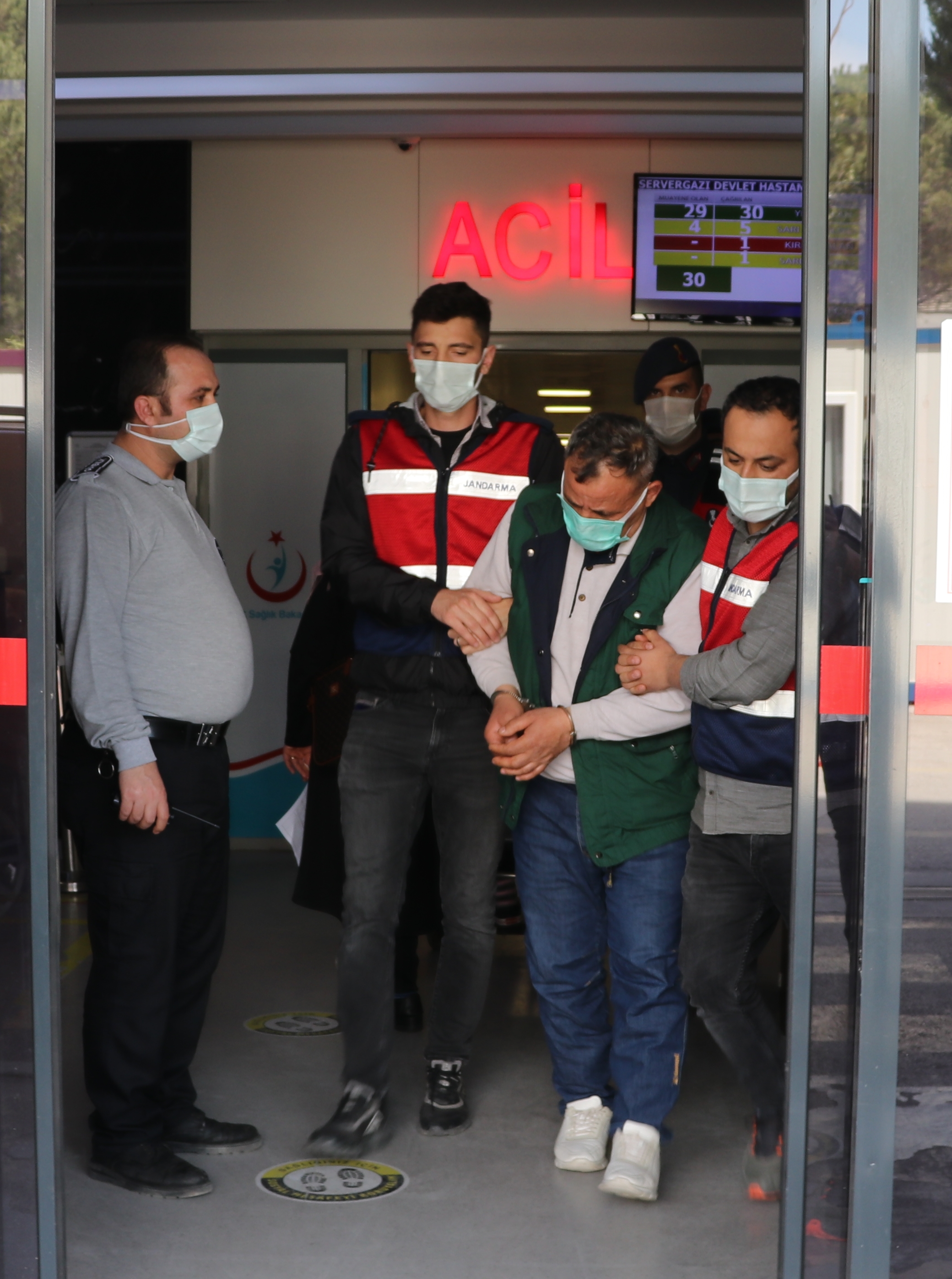 Bu nasıl vicdansızlık! 70 yaşındaki yaşlı adamı polisim diyerek dolandırdı