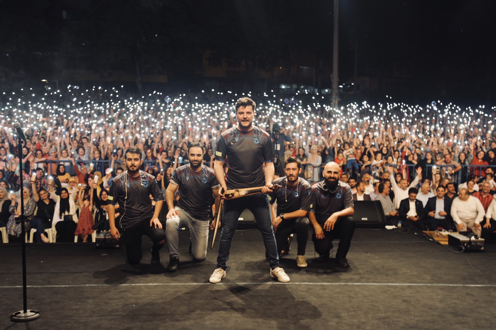 Ekin Uzunlar kimdir? Aslen nereli? Kaç yaşında? Kaç doğumlu? Hangi köylü? Ekin Uzunlar şarkıları
