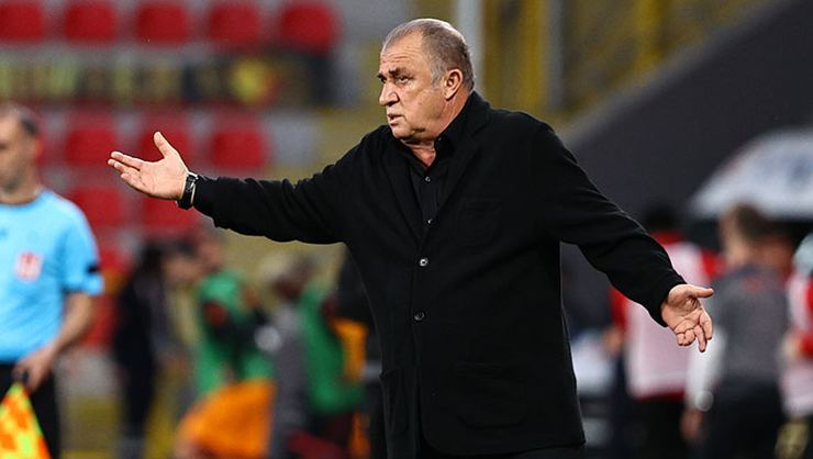 Fatih Terim: Yutkunuyorum, yumruklarımı sıkıyorum!