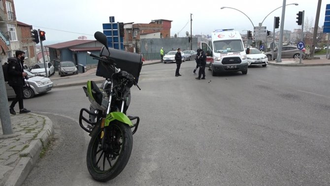 Samsun'da ambulans ile motosiklet birbirine girdi: 1 yaralı