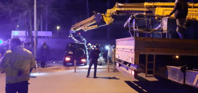 Elbistan'da direksiyon hakimiyetini kaybeden cip kanala uçtu 1 ölü