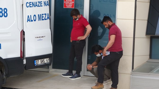 En zor görev! Morga hemşire kardeşinin cenazesini almaya gelen ağabeyin zor anları