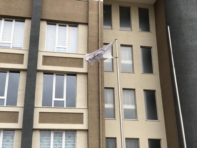 Eskişehir'de etkili olan kuvvetli rüzgar önüne geleni uçurdu