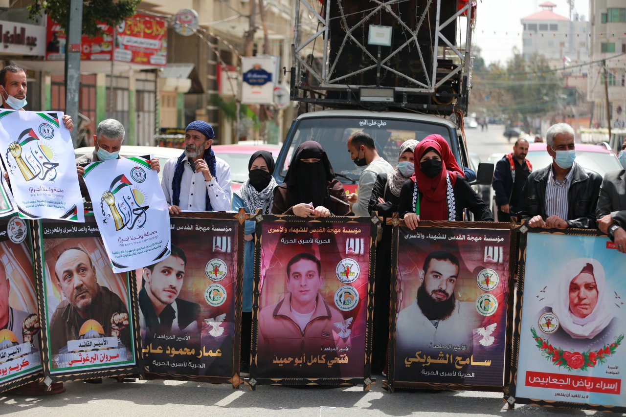 Gazzeliler seslerini duyurmaya çalışıyor! İsrail hapishanelerindeki Filistinlilere destek eylemi