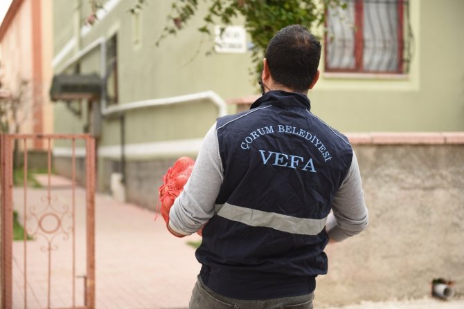 İhtiyaç sahibi ailelere dağıtım başladı, Çorum Belediyesi’nden patates ve soğan dağıtımına destek
