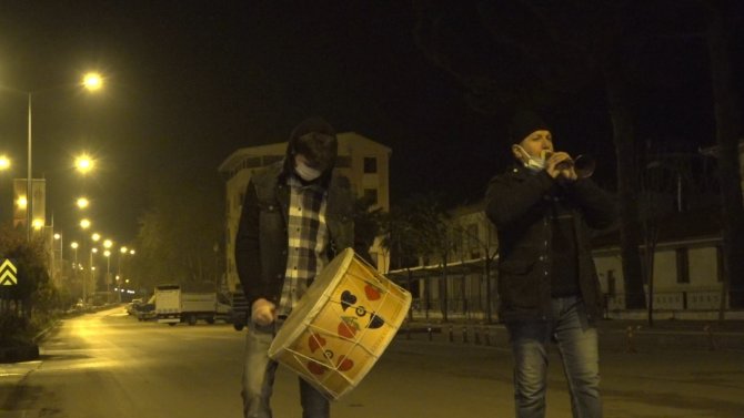 Sahura türkülerle uyanıyorlar, 77 yıllık geleneği davul zurna eşliğinde yaşatıyorlar