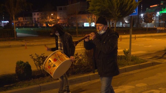 Sahura türkülerle uyanıyorlar, 77 yıllık geleneği davul zurna eşliğinde yaşatıyorlar