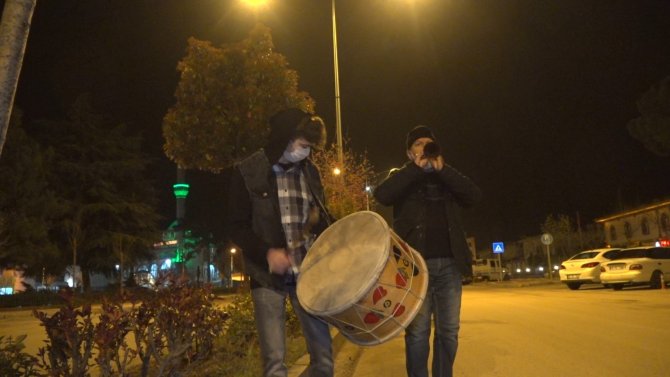 Sahura türkülerle uyanıyorlar, 77 yıllık geleneği davul zurna eşliğinde yaşatıyorlar