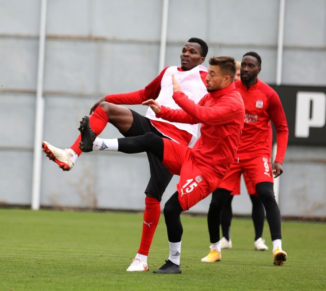 Sivasspor'da motivasyon yüksek! Beşiktaş maçına moralli hazırlanıyor