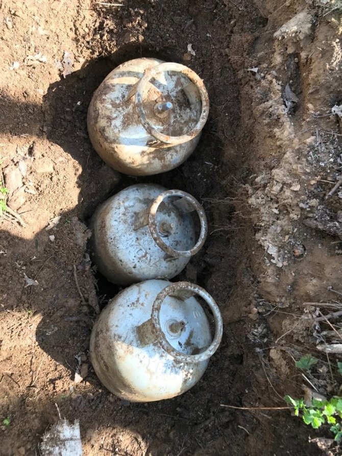 Teröristler pislik yuvasını sığınak olarak kullanmış! Bitlis kırsalında 12 odalı sığınak ele geçirildi