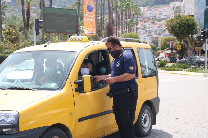 Alanya’da kısıtlamayı ihlal ettiler, ceza yediler!