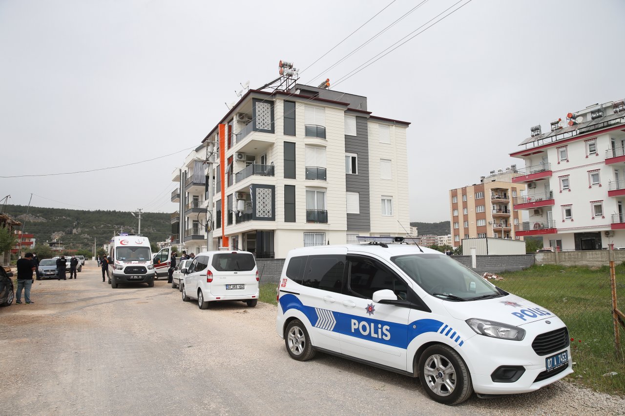 Antalya'da baba ve oğlun şüpheli ölümü! Evde ölü olarak bulundular