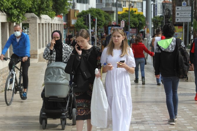 Antalya’da tedirgin edici manzaralar! Denetim ve uyarılara rağmen korkutan yoğunluk