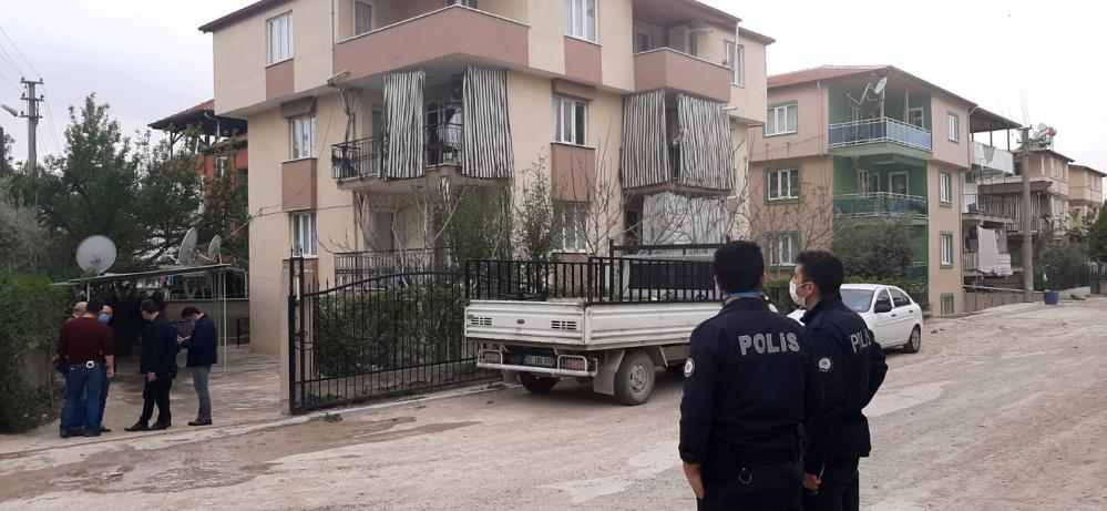 Denizli'de baba-oğul kavgası kanlı bitti: Oğluna silah doğrultan baba 6 yerinden bıçaklandı!