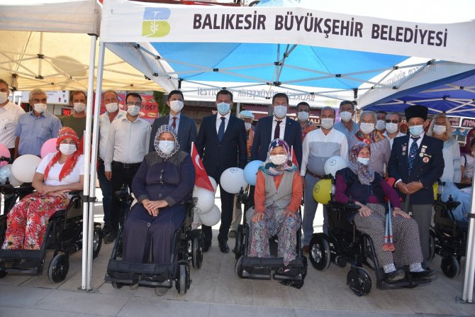 Balıkesir engelli vatandaşları mutlu etmeye devam ediyor