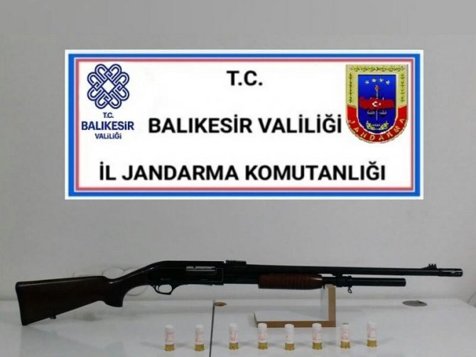 Balıkesir’de jandarma trafik ve asayiş uygulamasında 20 şahsı gözaltına aldı