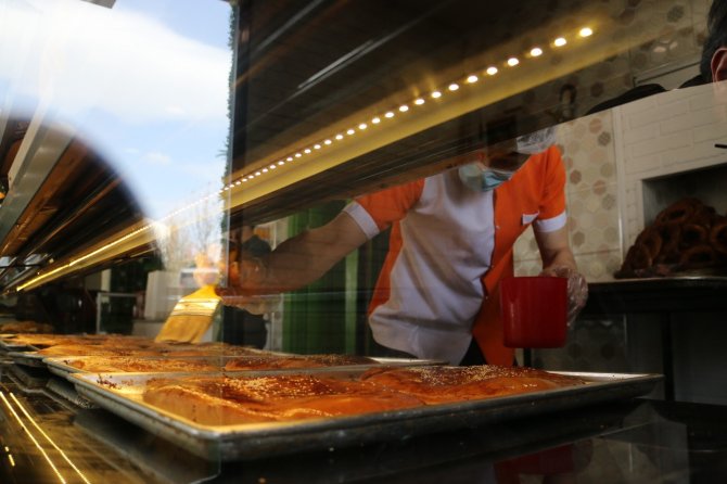 Elazığ'ın meşhur lezzeti tezgahlardaki yerini aldı, Ramazan’ın özel tadı “Nohut Ekmeği"