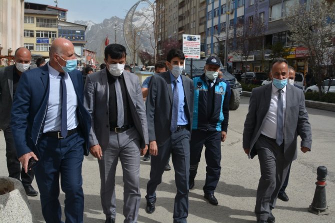 Hakkari’de zabıta kasaplara denetim gerçekletirdi