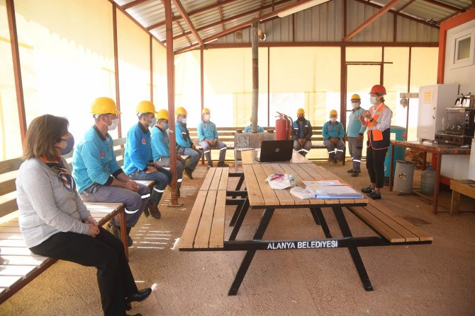 Havaların ısınmasıyla yangın önlemleri başladı! Alanya Belediyesi ekiplerine uygulamalı eğitimi