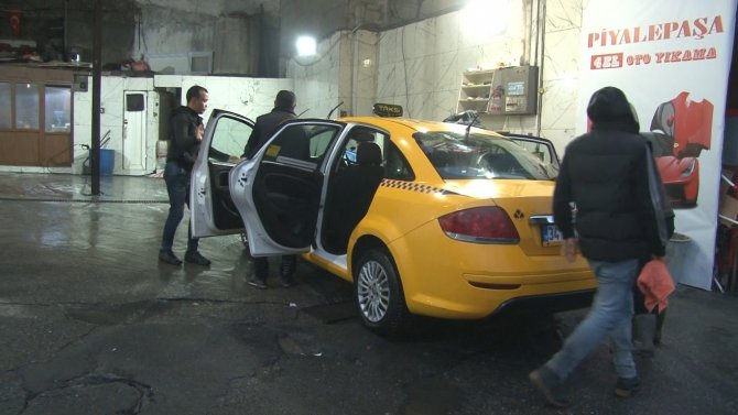 İstanbul'a çamur yağdı: Sürücüler oto yıkamacılara akın etti!