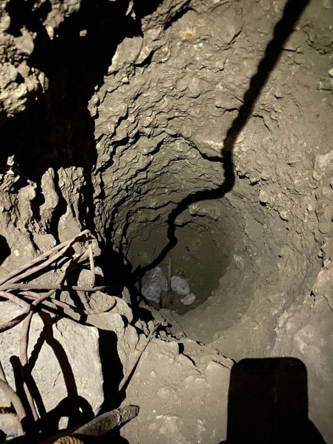 İzinsiz kazıya jandarma baskını! Suçüstü yakalandılar