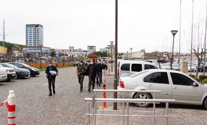 Kablo çalan hırsızların o hareketi pes dedirtti! Kameralara el salladılar!