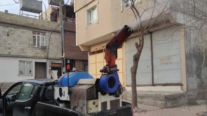 Kilis'te haşereleri ilaçlama çalışmaları 7/24 sürüyor