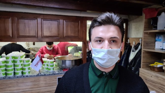 Lokanta ve turizmci esnaflar ihtiyaç sahibi vatandaşlara iftar yemeği düzenledi