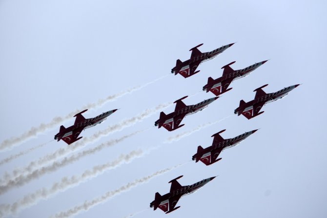 Türk Yıldızları yine nefes kesti! İskenderun’da selamlama uçuşu
