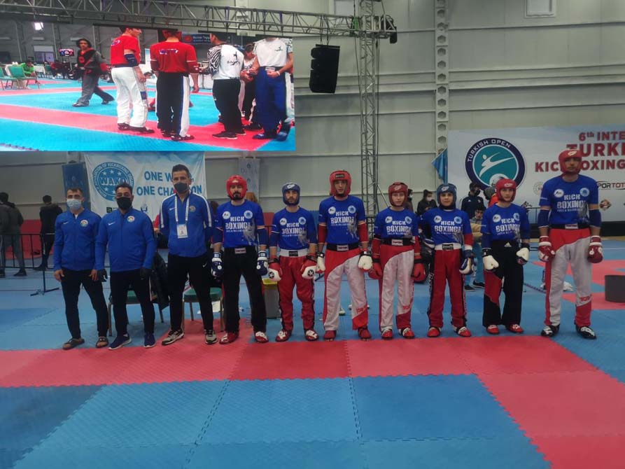 Kick boks da galibiyet sevinci! Gençlik Gücü Spor Kulübü şampiyonluğa adını yazdırdı