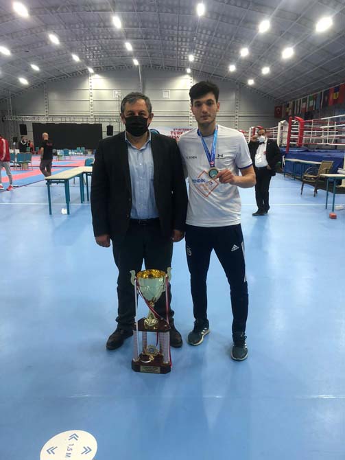 Kick boks da galibiyet sevinci! Gençlik Gücü Spor Kulübü şampiyonluğa adını yazdırdı