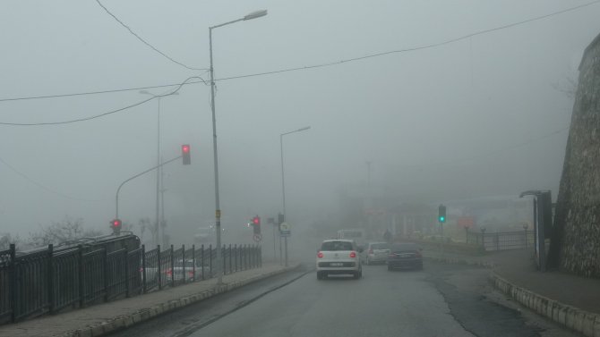 Zonguldak'ta göz gözü görmüyor, görüş mesafesi 5 metreye kadar düştü