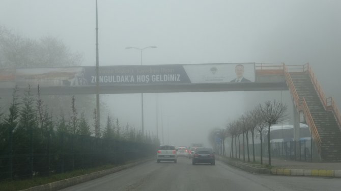Zonguldak'ta göz gözü görmüyor, görüş mesafesi 5 metreye kadar düştü