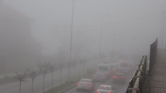 Zonguldak'ta göz gözü görmüyor, görüş mesafesi 5 metreye kadar düştü