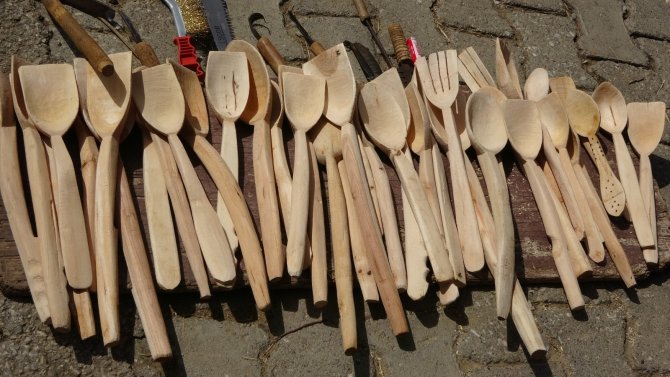 38 yıldır dede mesleği tahta kaşık yapımını sürdürüyor
