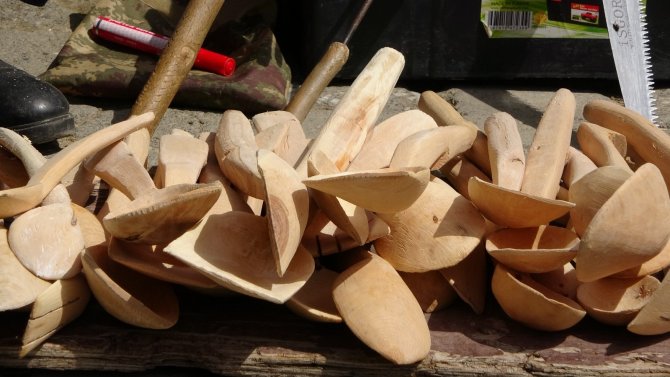 38 yıldır dede mesleği tahta kaşık yapımını sürdürüyor