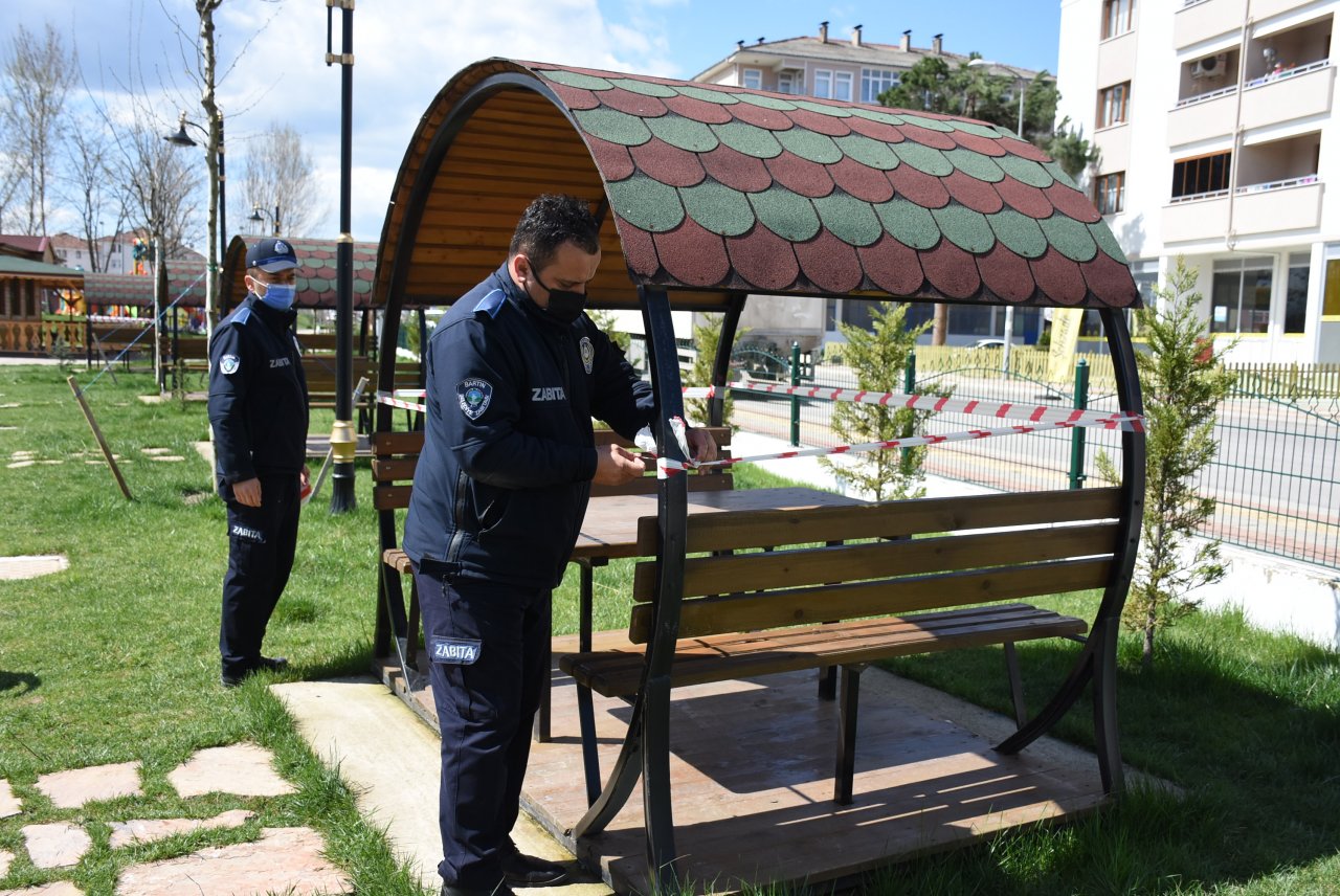 Açık alanlardaki yoğunluğa önlem! Bartın'da yeşil alanlar geçici olarak kapatıldı