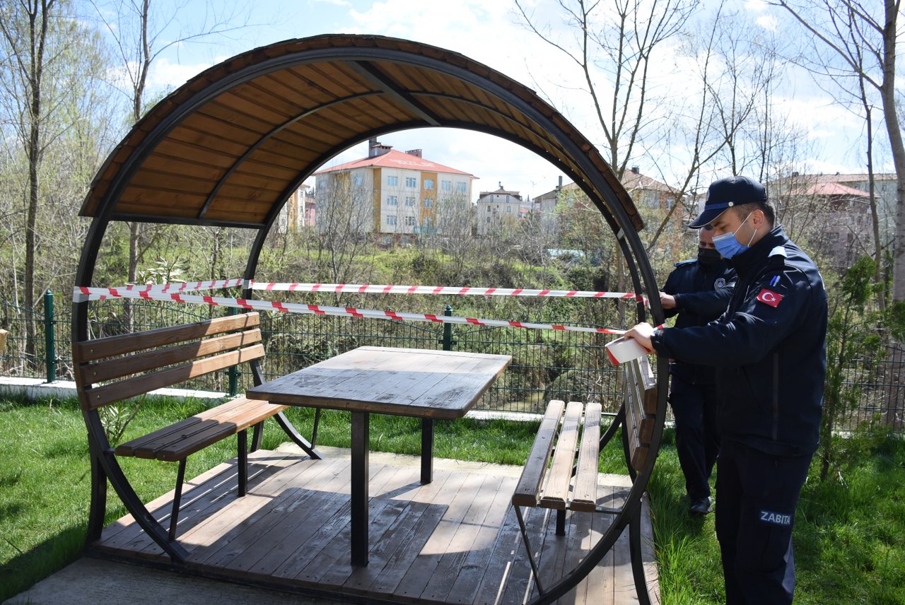 Açık alanlardaki yoğunluğa önlem! Bartın'da yeşil alanlar geçici olarak kapatıldı