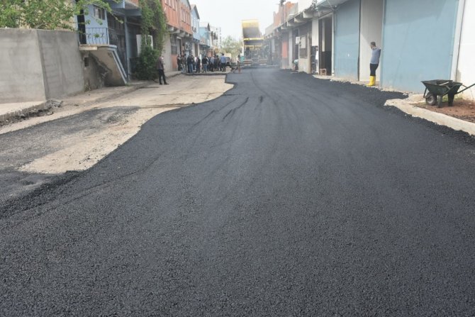 Bağlar’daki Dericiler Sitesi 20 yıl sonra asfalt yola kavuştu