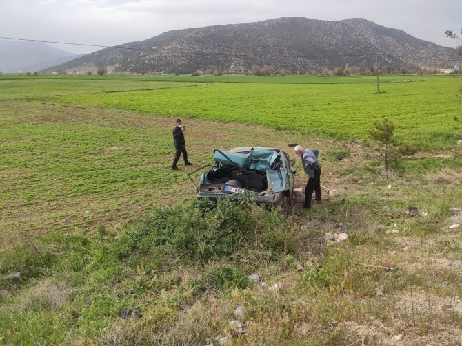 Bucak’ta otomobil tarlaya uçması sonucu sürücü yaralandı