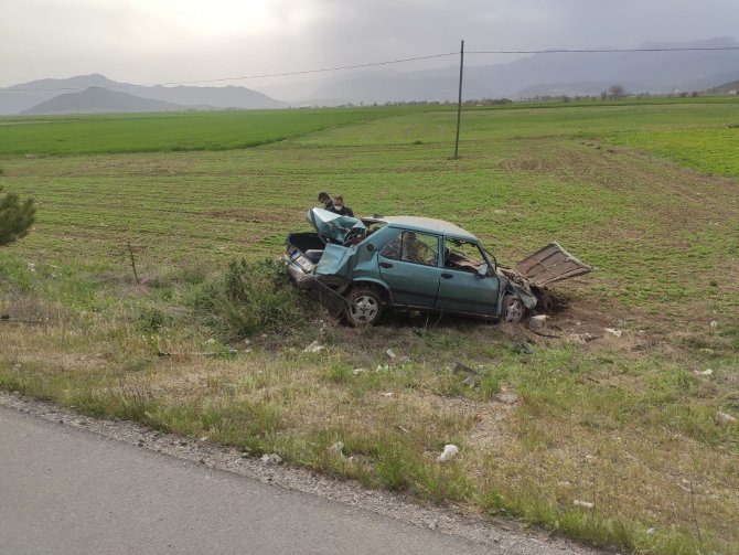 Bucak’ta otomobil tarlaya uçması sonucu sürücü yaralandı