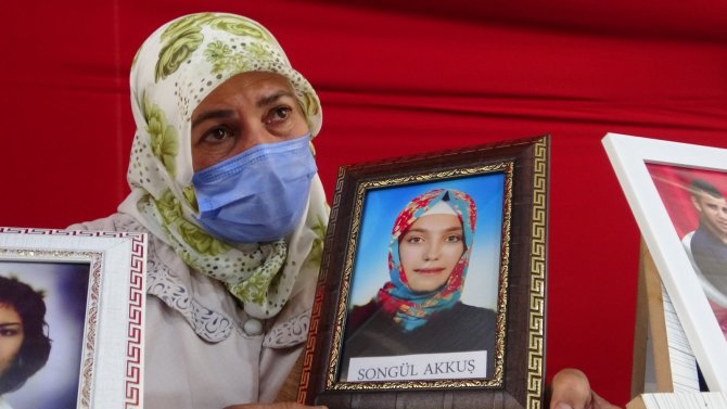 HDP önündeki acılı bekleyiş sürüyor! Aileler Ramazan ayında da evlatlarının yolunu gözlüyor